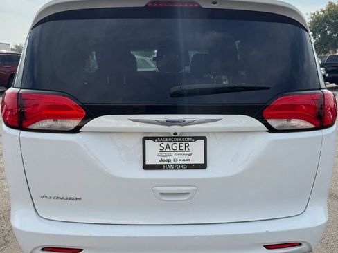 Used 2020 Chrysler Voyager L image 24