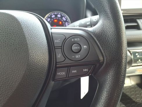 Used 2022 Toyota RAV4 LE image 17