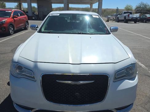 Used 2016 Chrysler 300 C image 3