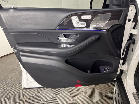 Used 2023 Mercedes-Benz GLS 450 4MATIC image 25