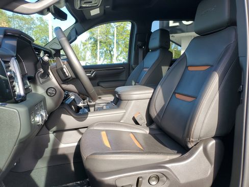 Used 2024 GMC Sierra 1500 AT4 w/ Technology Package image 12