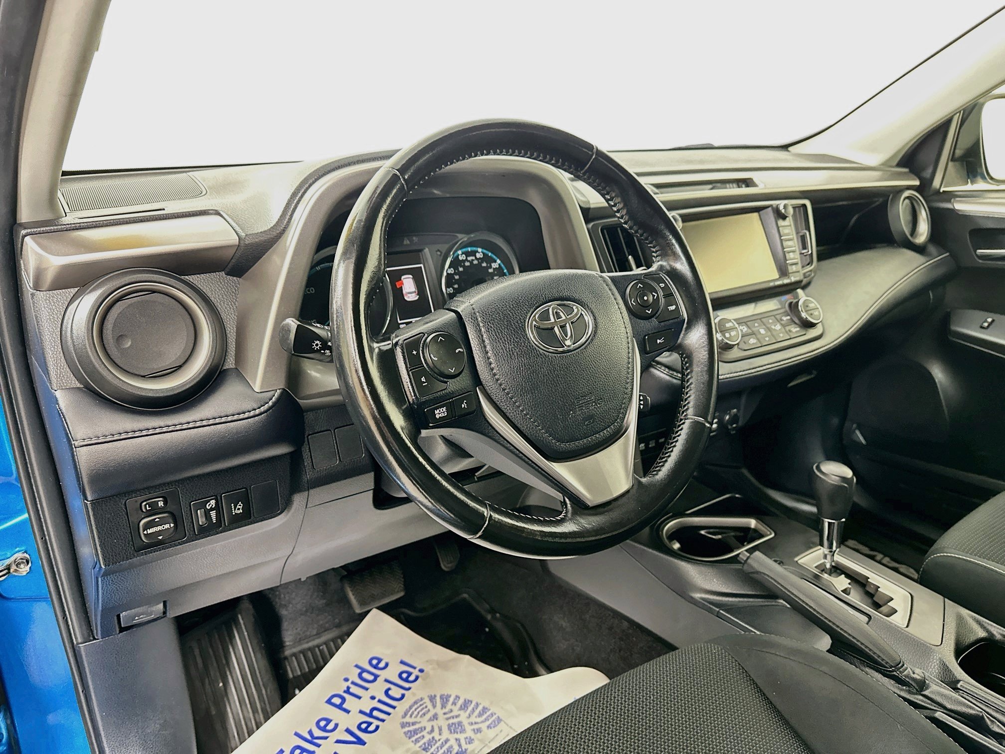 Used 2018 Toyota RAV4 XLE AWD/4WD image 9