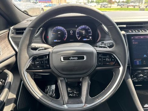 Used 2023 Jeep Grand Cherokee Overland AWD/4WD image 21