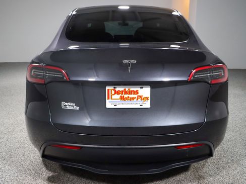 Used 2024 Tesla Model Y Long Range image 8