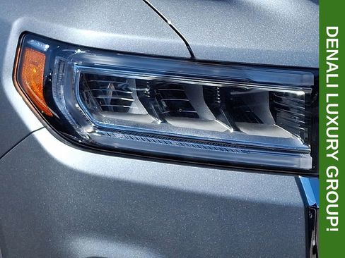 Certified 2023 GMC Acadia Denali w/ Denali Technology Package AWD/4WD image 9