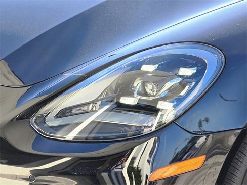 Used 2023 Porsche Panamera Platinum Edition image 9