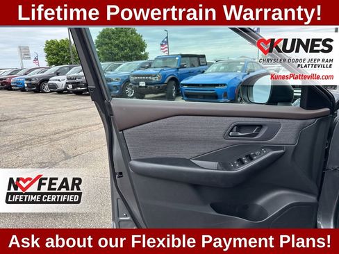 Used 2023 Nissan Rogue S AWD/4WD image 12
