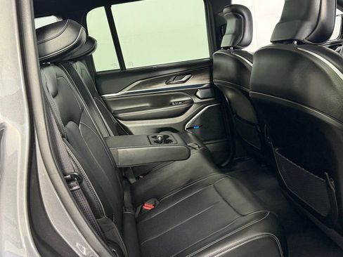 Used 2022 Jeep Grand Cherokee Overland w/ Advanced Protech Group III AWD/4WD image 29