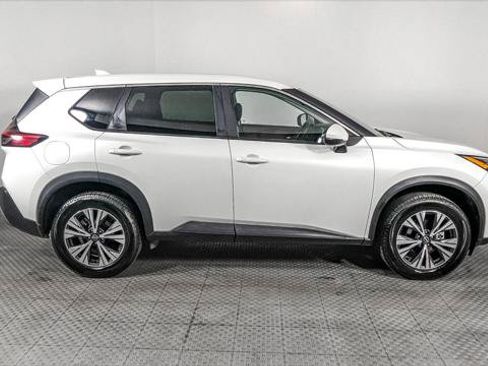 Used 2022 Nissan Rogue SV FWD image 9