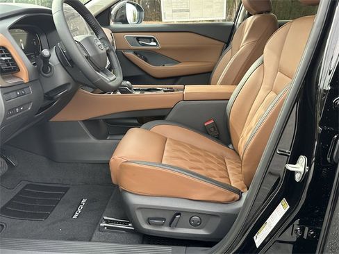 New 2026 Nissan Rogue Platinum image 10