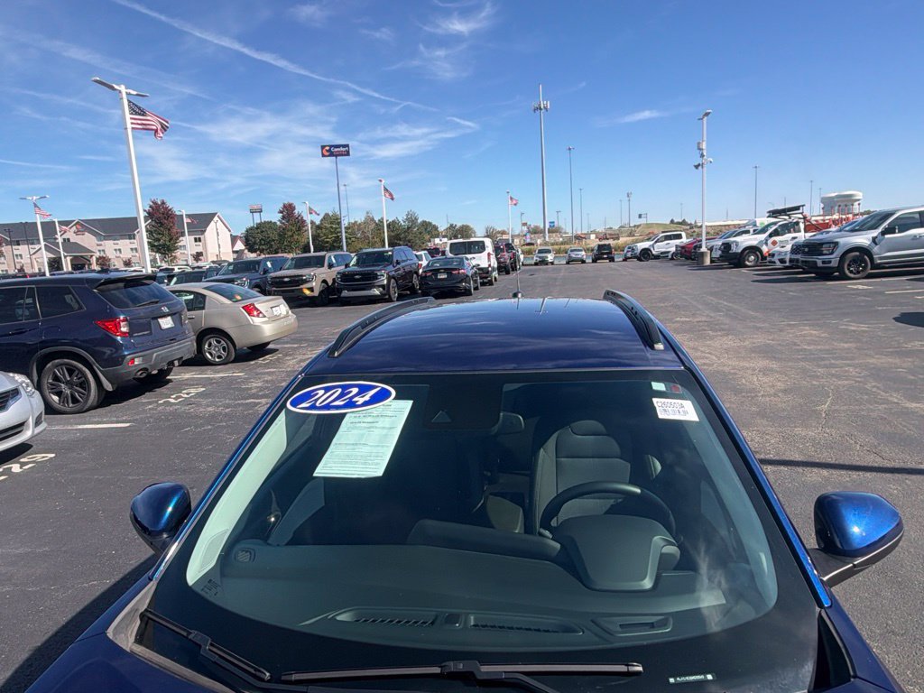 Used 2024 Chevrolet Trax LT w/ Driver Confidence Package FWD image 18