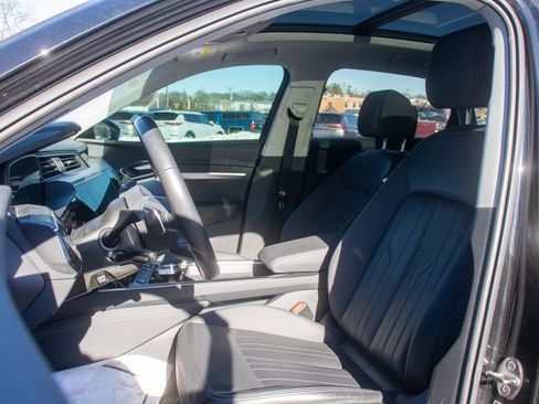 Used 2021 Audi e-tron Premium Plus w/ Premium Plus Package image 13