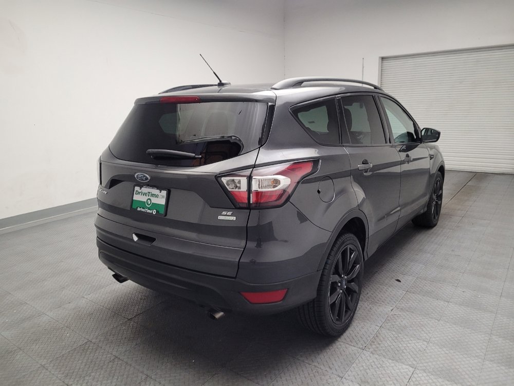 Used 2018 Ford Escape SE w/ SE Sport Appearance Package FWD image 9