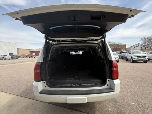 Used 2018 Chevrolet Suburban LT w/ LT Signature Package image 25