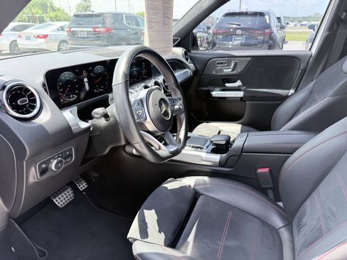 Used 2020 Mercedes-Benz GLB 250 w/ AMG Line image 10