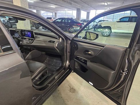 Used 2023 Lexus ES 250 w/ Premium Package image 40