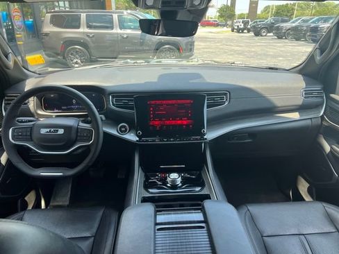 Used 2024 Jeep Wagoneer Series II w/ Flexible Seating Group AWD/4WD image 21