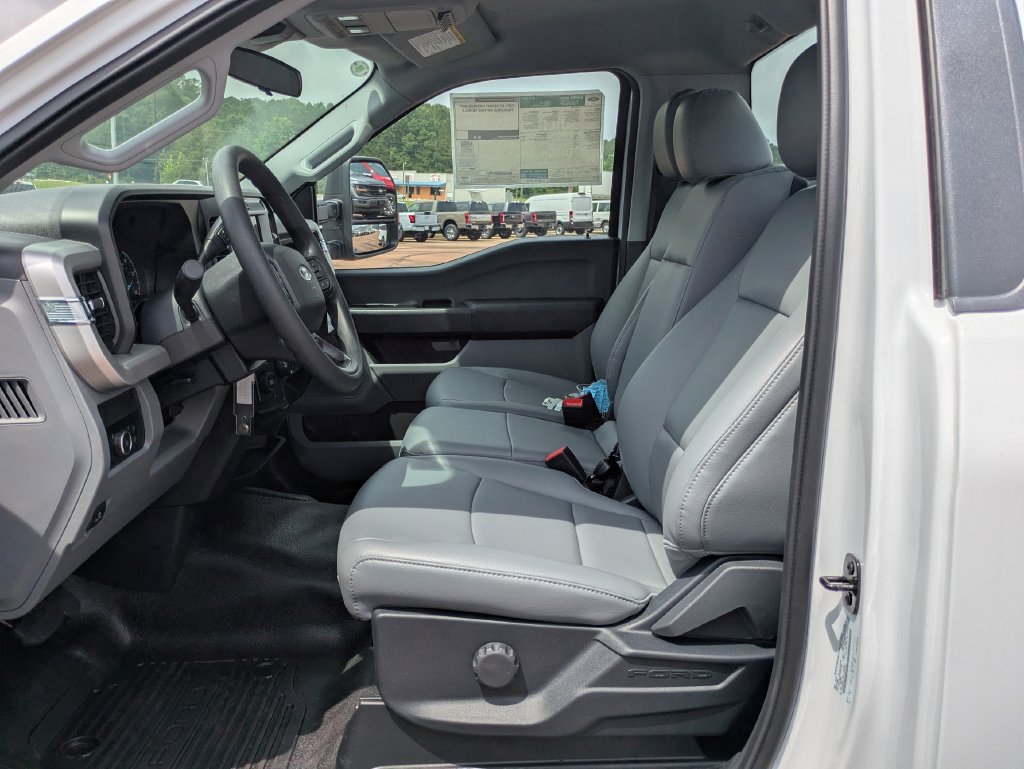 New 2026 Ford F450 XL w/ XL Chrome Package RWD image 7