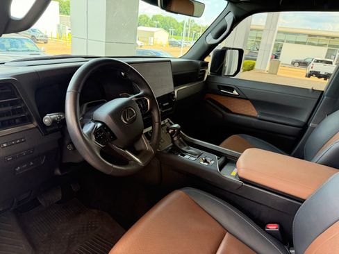 Used 2024 Lexus GX 550 w/ Accessory Package (Z1) AWD/4WD image 5