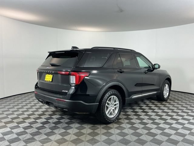 Used 2025 Ford Explorer Active AWD/4WD image 5