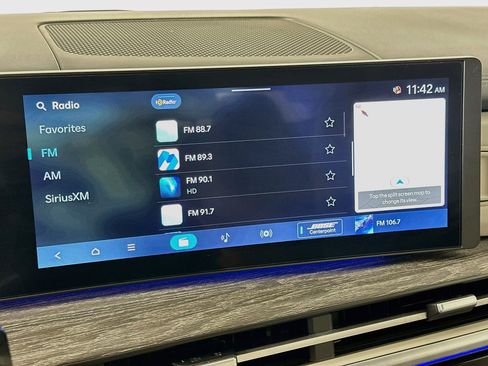 Used 2025 Hyundai Santa Fe Limited FWD image 21