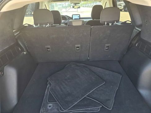 Used 2022 Ford Escape SE w/ SE Sport Appearance Package image 14