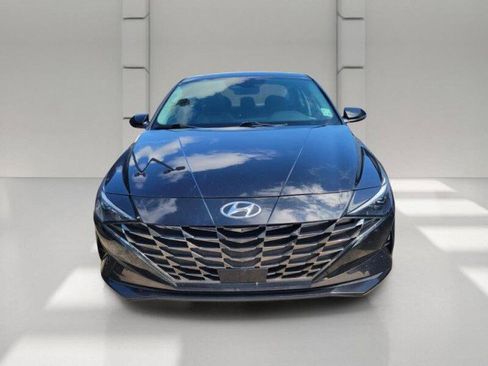 Used 2023 Hyundai Elantra Limited w/ Preferred Accessory Package FWD image 2