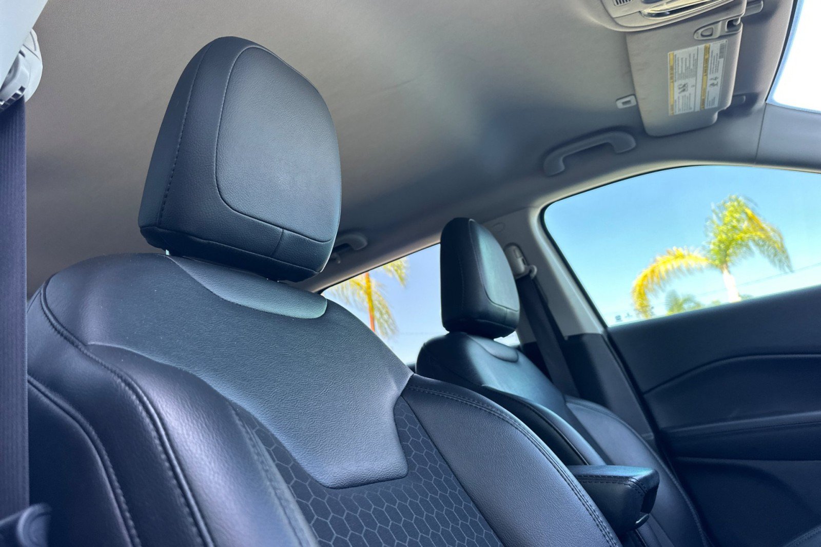 Used 2019 Jeep Compass Latitude FWD image 17