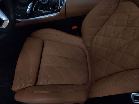 Used 2025 BMW X7 xDrive40i w/ Premium Package image 18