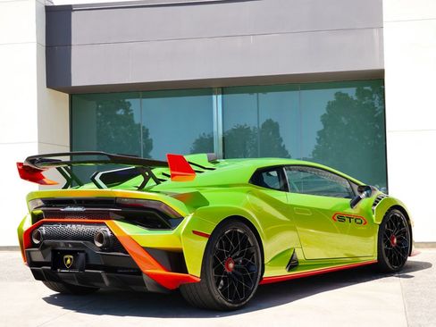 Used 2023 Lamborghini Huracan STO RWD image 3