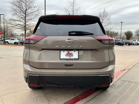 Used 2025 Nissan Rogue SV image 7