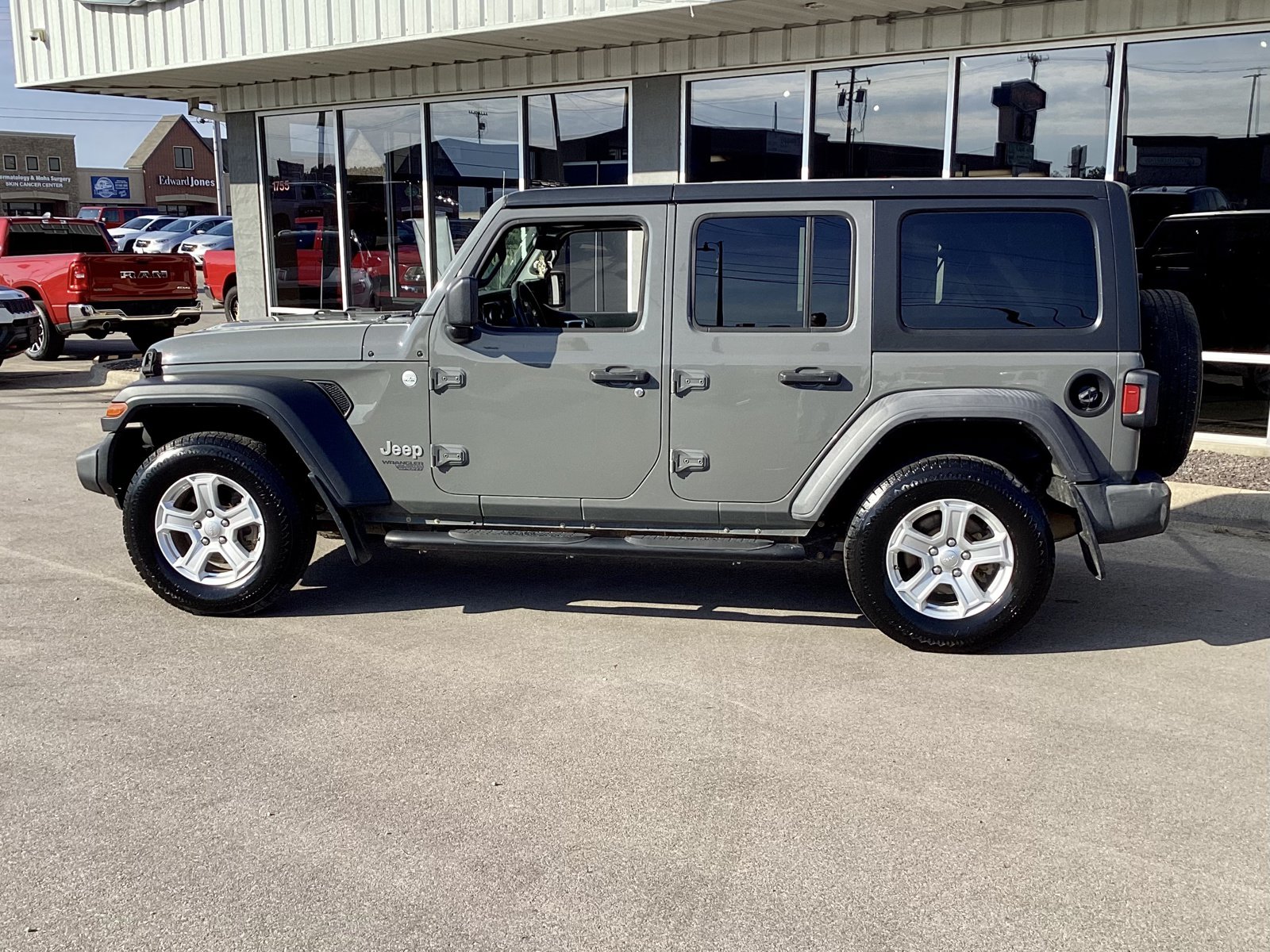 Used 2018 Jeep Wrangler Unlimited Sport S AWD/4WD image 8