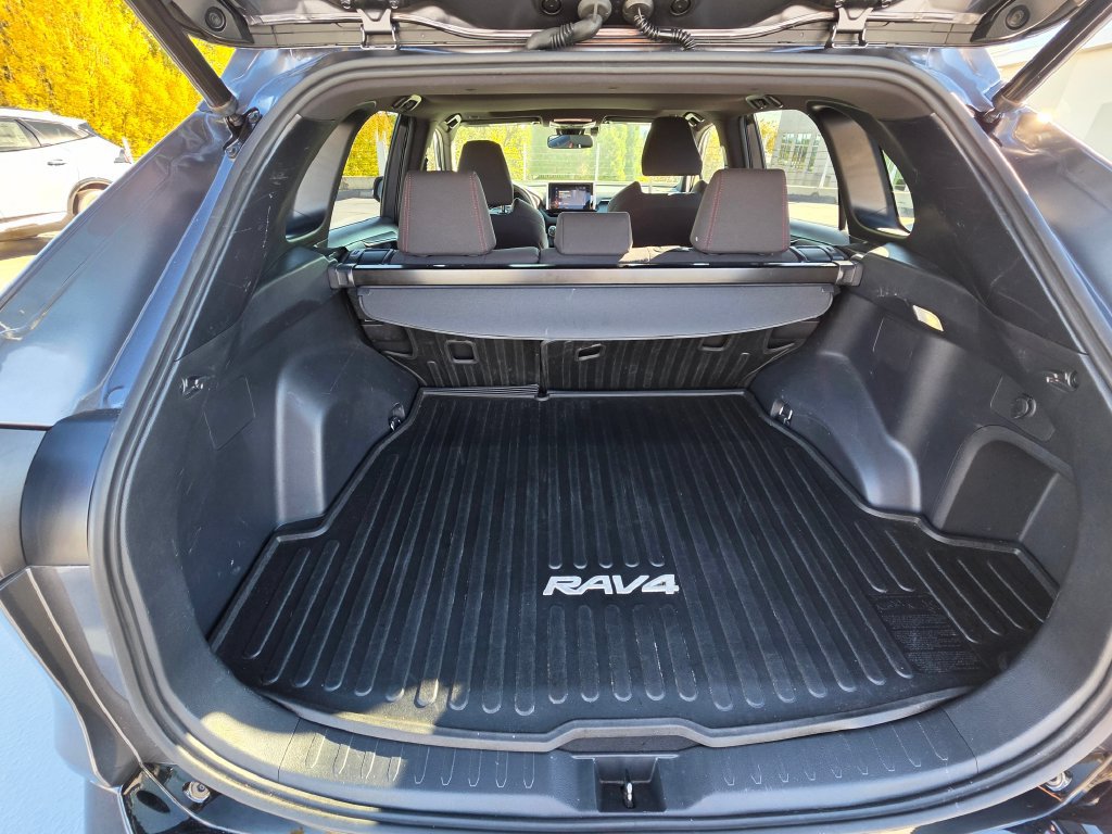 Used 2023 Toyota RAV4 SE w/ Weather & Moonroof Package AWD/4WD image 17