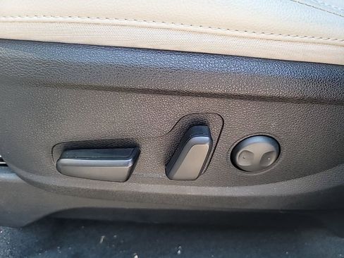 Used 2025 Kia Telluride EX w/ EX Captain's Chair Package FWD image 13