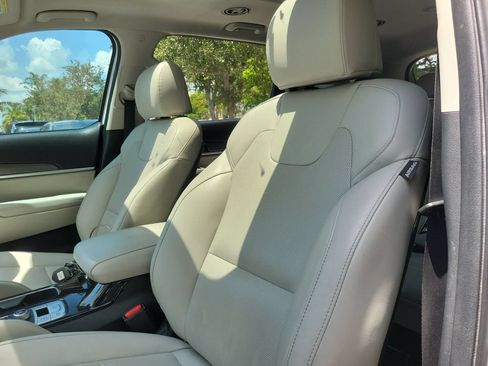 Used 2022 Kia Telluride S FWD image 15