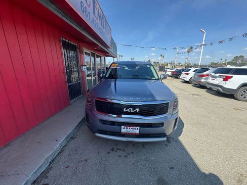 Used 2022 Kia Telluride LX image 3