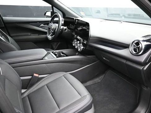 Used 2025 Chevrolet Blazer EV LT FWD image 16