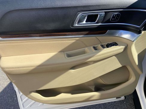 Used 2017 Ford Explorer Limited image 14