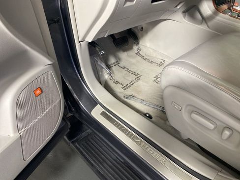 Used 2010 Toyota Highlander Limited image 26