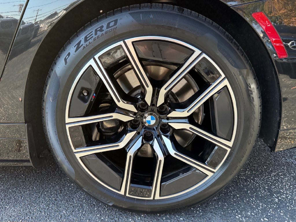 Used 2026 BMW 750e xDrive AWD/4WD image 16