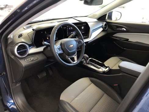 Used 2024 Chevrolet Trax LT w/ Driver Confidence Package image 31