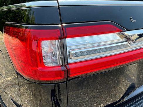 Used 2020 Lincoln Navigator Black Label w/ Cargo Convenience Package AWD/4WD image 22