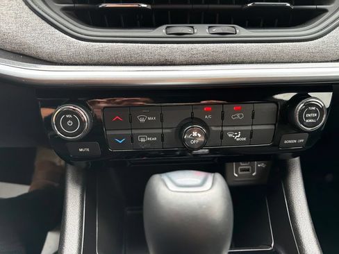 Used 2025 Jeep Compass Latitude AWD/4WD image 26