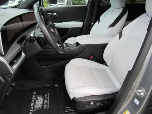 Certified 2025 Cadillac XT4 Sport AWD/4WD image 17