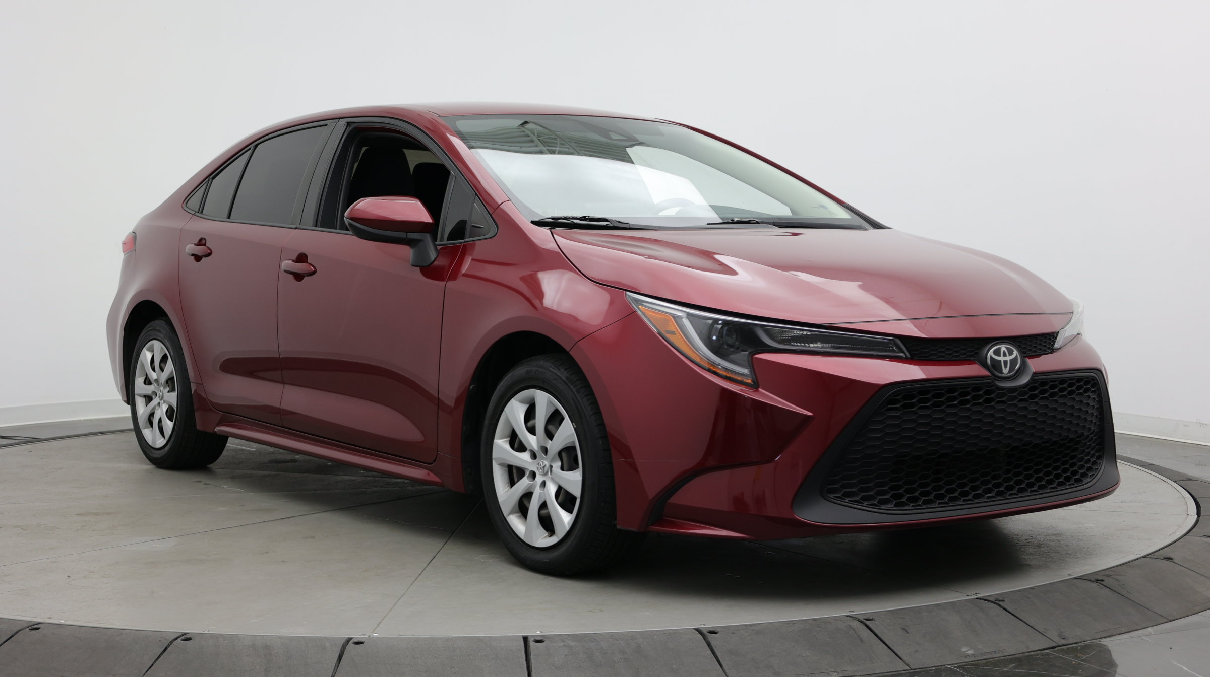 Used 2022 Toyota Corolla LE FWD image 3