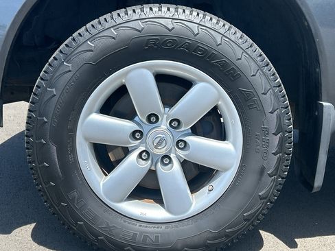 Used 2011 Nissan Titan SV AWD/4WD image 30