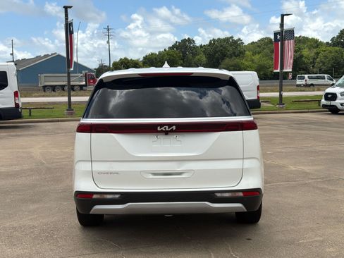 Used 2023 Kia Carnival LX FWD image 10