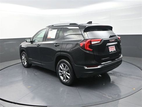 Used 2024 GMC Terrain SLT image 5