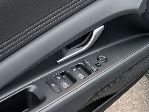 New 2025 Hyundai Elantra Limited image 16