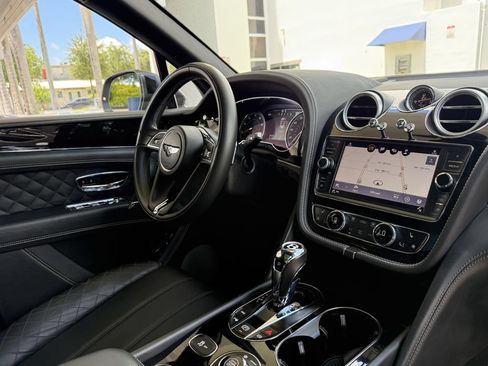 Used 2018 Bentley Bentayga AWD/4WD image 23